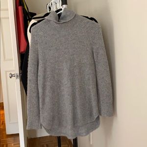 grey sweatshirt